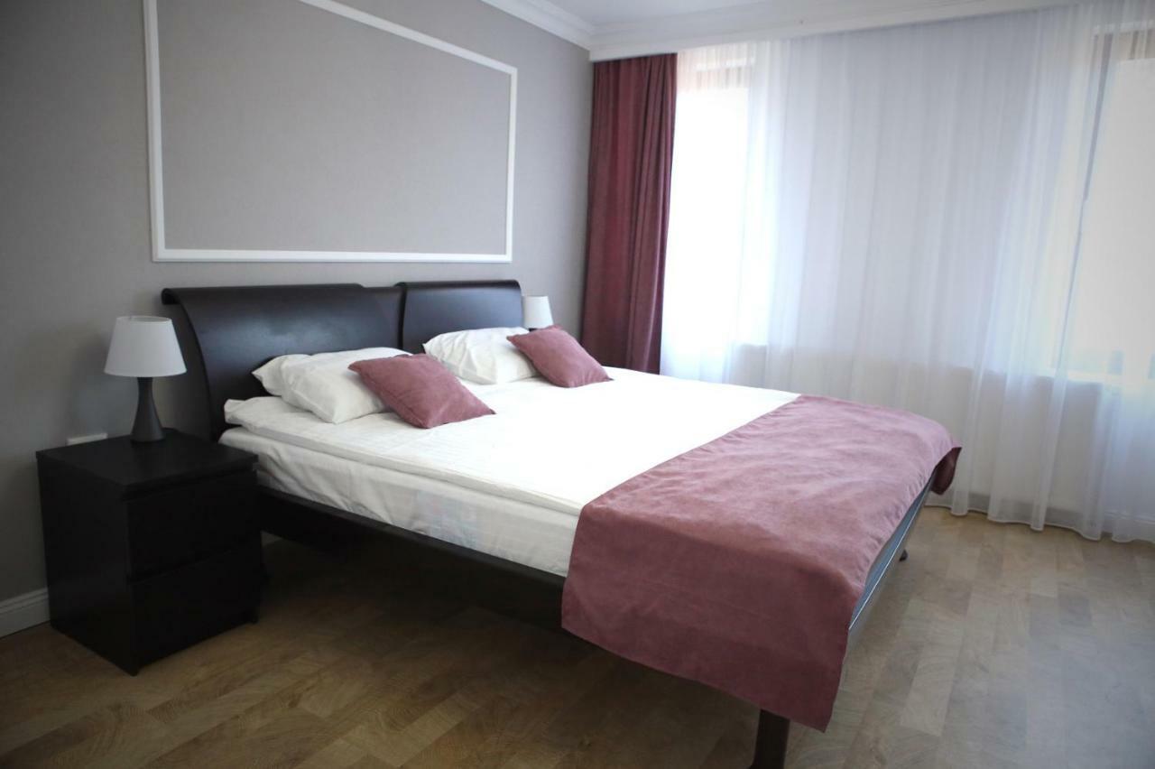 Hotel Aleea Teilor Cîmpulung Esterno foto